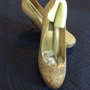 Women's 11M Gold Dress Shoes